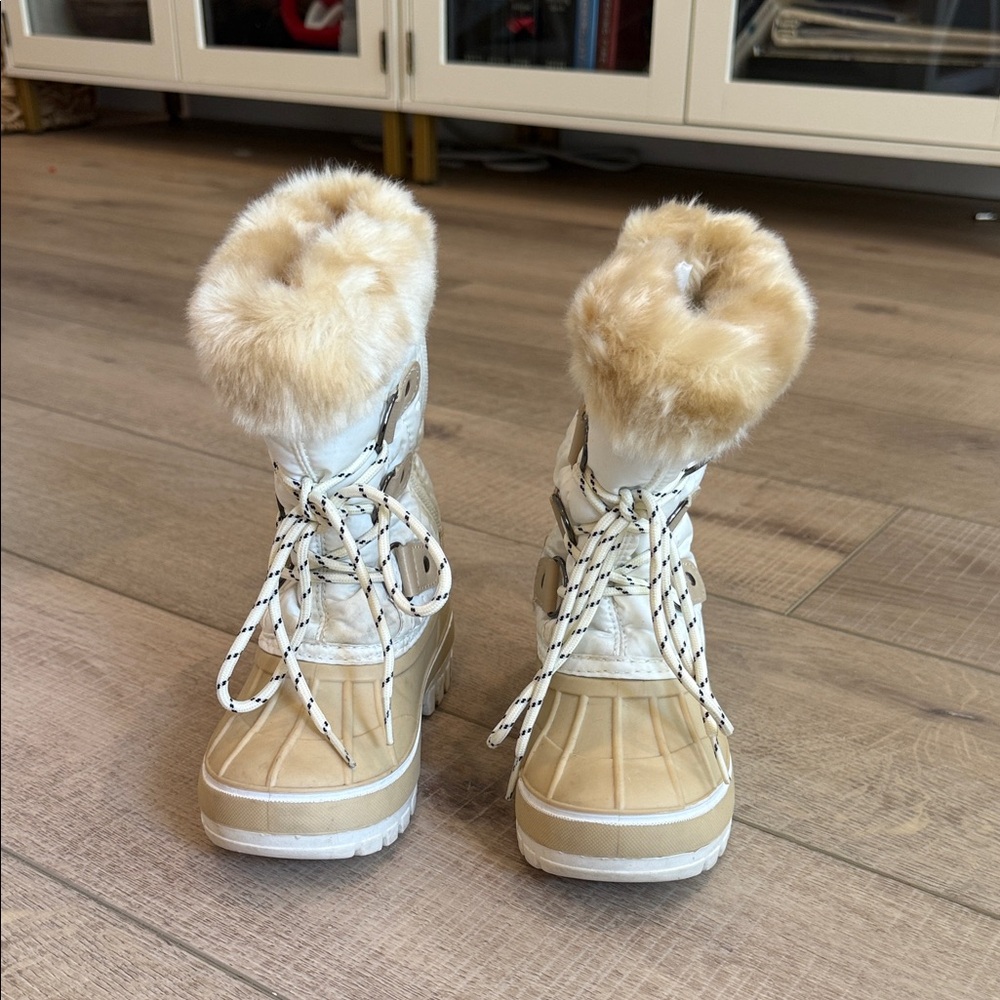 Dream Pairs Beige and Cream Winter Boots